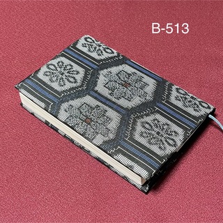 B-513標準サイズ　ハンドメイド　大島紬  文庫本ブックカバー(ブックカバー)