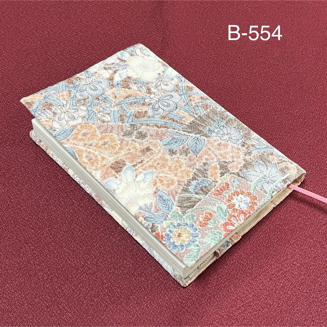 B-554再販  標準サイズ　ハンドメイド　正絹　辻が花　文庫本ブックカバー ハンドメイドの文具/ステーショナリー(ブックカバー)の商品写真