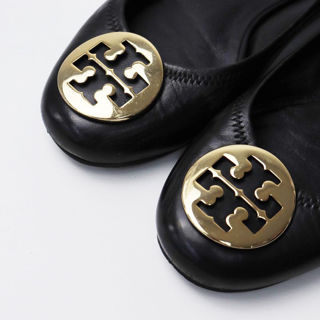 Tory Burch(トリーバーチ)のトリーバーチ TORY BURCH メタルプレート ギャザー フラットパンプス 7/ブラック【2400013792684】 レディースの靴/シューズ(ハイヒール/パンプス)の商品写真