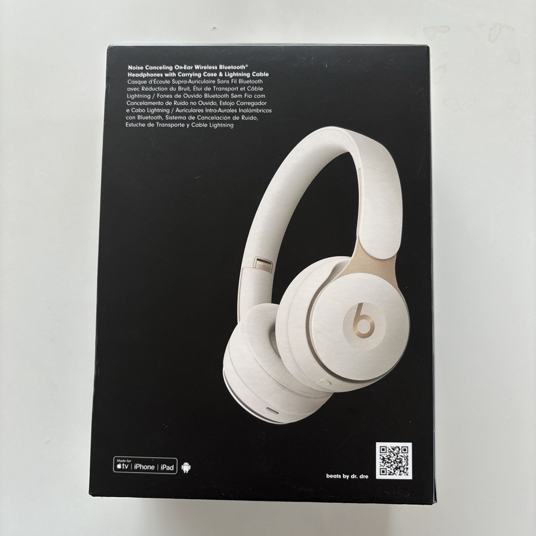 Beats(ビーツ)のbeats SOLO PRO ホワイト スマホ/家電/カメラのオーディオ機器(ヘッドフォン/イヤフォン)の商品写真