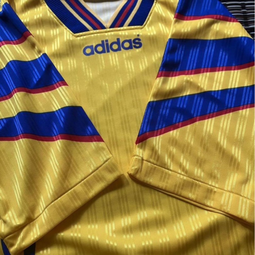 adidas(アディダス)のレア　90s スウェーデン代表　アディダス　ゲームシャツ　ウェア　新品未使用 スポーツ/アウトドアのサッカー/フットサル(ウェア)の商品写真