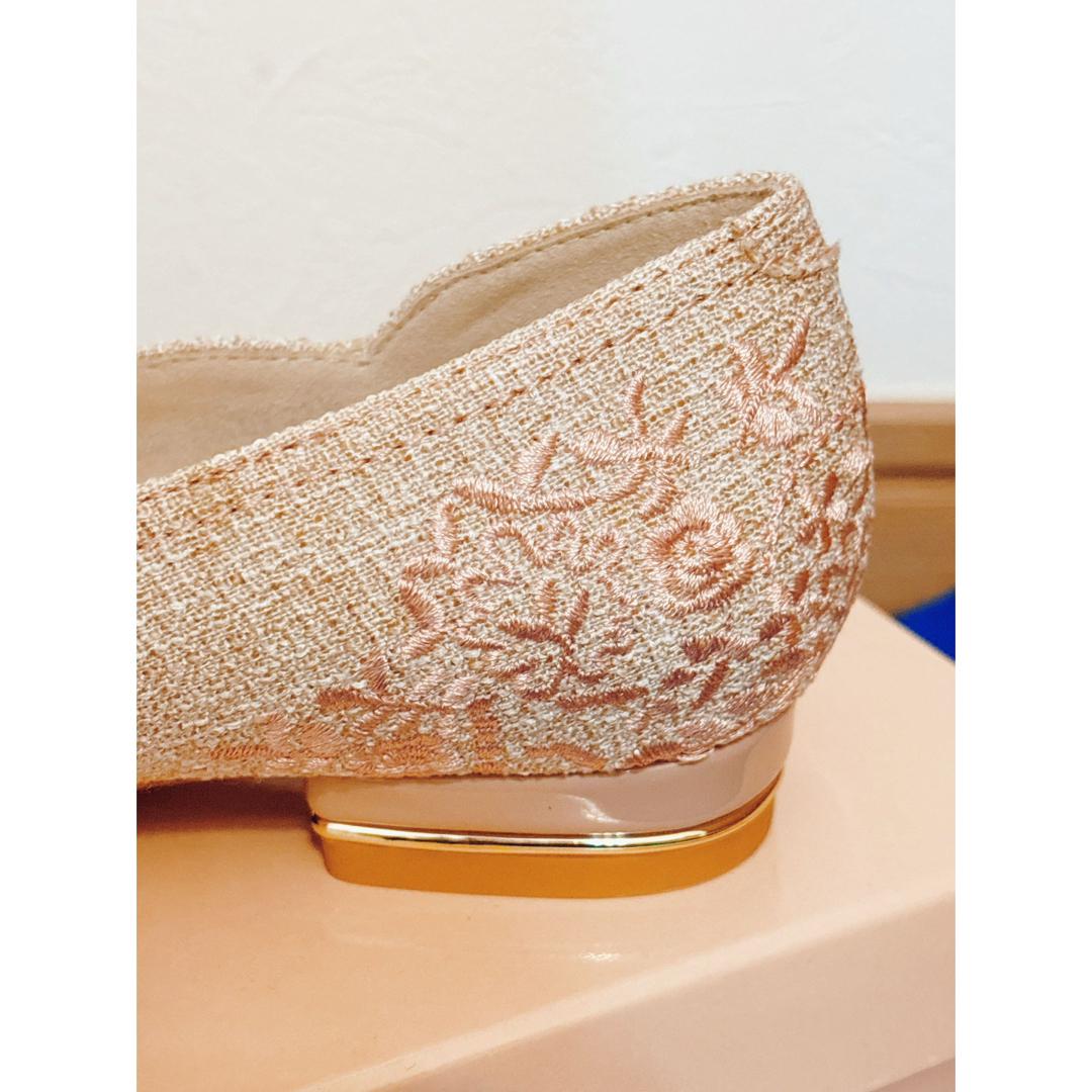 DIANA(ダイアナ)の【美品】DIANA(ダイアナ）刺繍が可愛いパンプス22.5cmピンク レディースの靴/シューズ(ハイヒール/パンプス)の商品写真