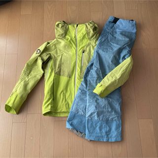 デサント(DESCENTE)のデサントDESCENTEスキーウェア デモモデル 上下セット　サイズM 中古(ウエア)