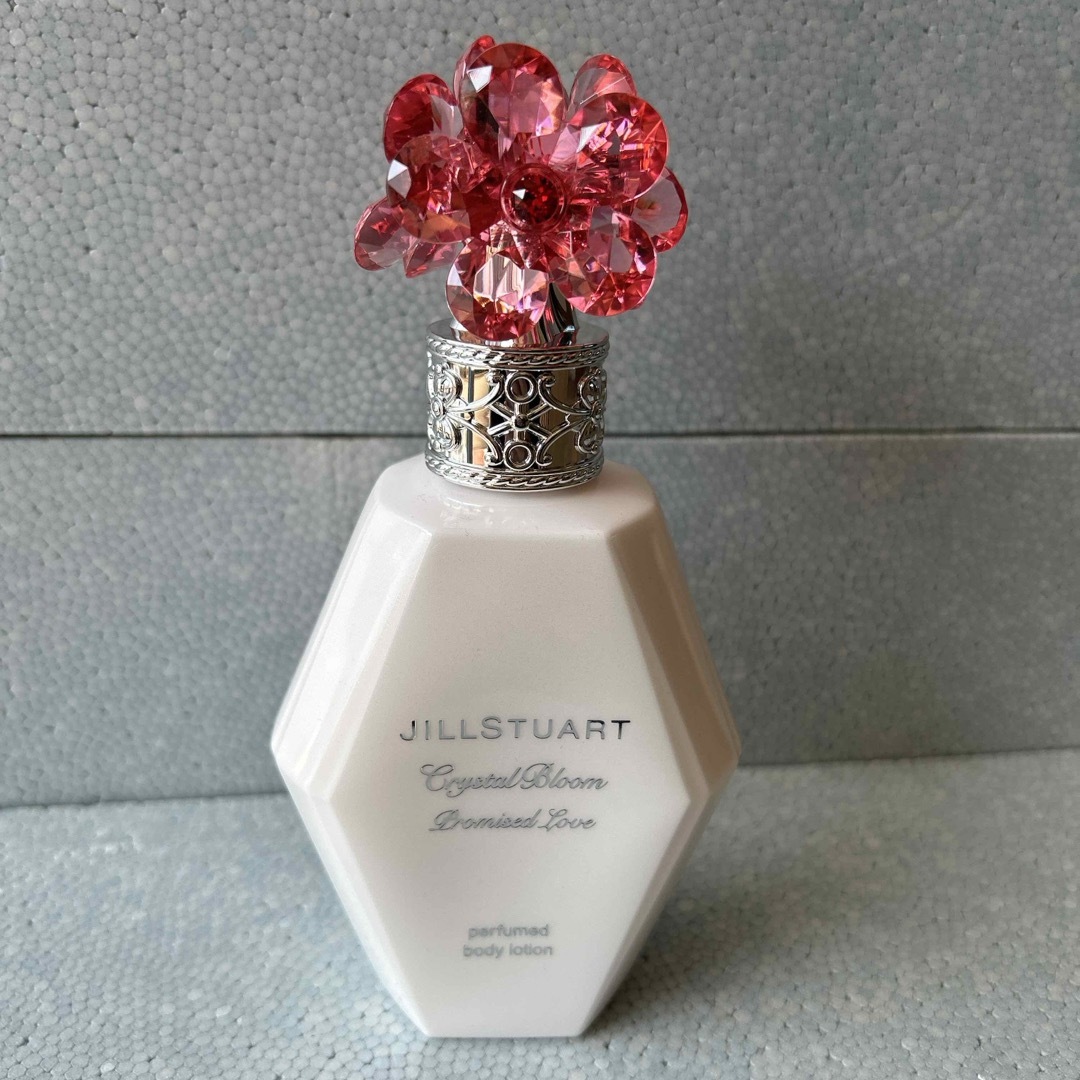 JILLSTUART(ジルスチュアート)のジルスチュアート　ボディローション コスメ/美容のボディケア(ボディローション/ミルク)の商品写真