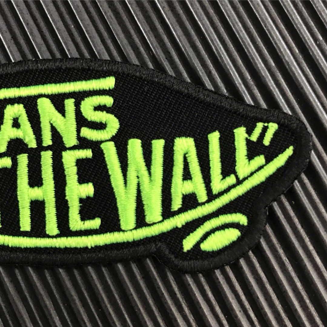 VANS(ヴァンズ)の黒×蛍光グリーン VANS OFF THE WALL アイロンワッペン -43 レディースの帽子(その他)の商品写真