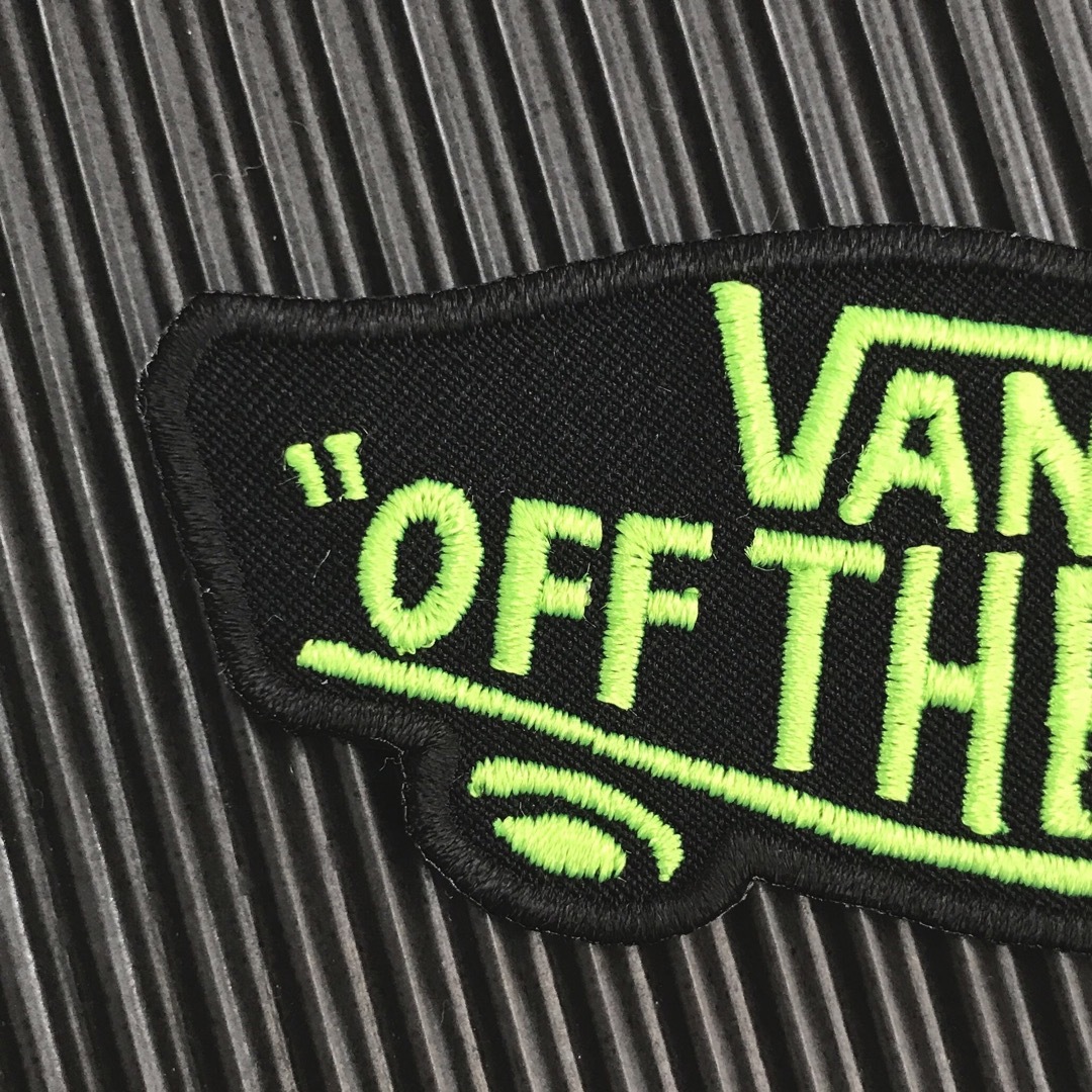 VANS(ヴァンズ)の黒×蛍光グリーン VANS OFF THE WALL アイロンワッペン -43 レディースの帽子(その他)の商品写真