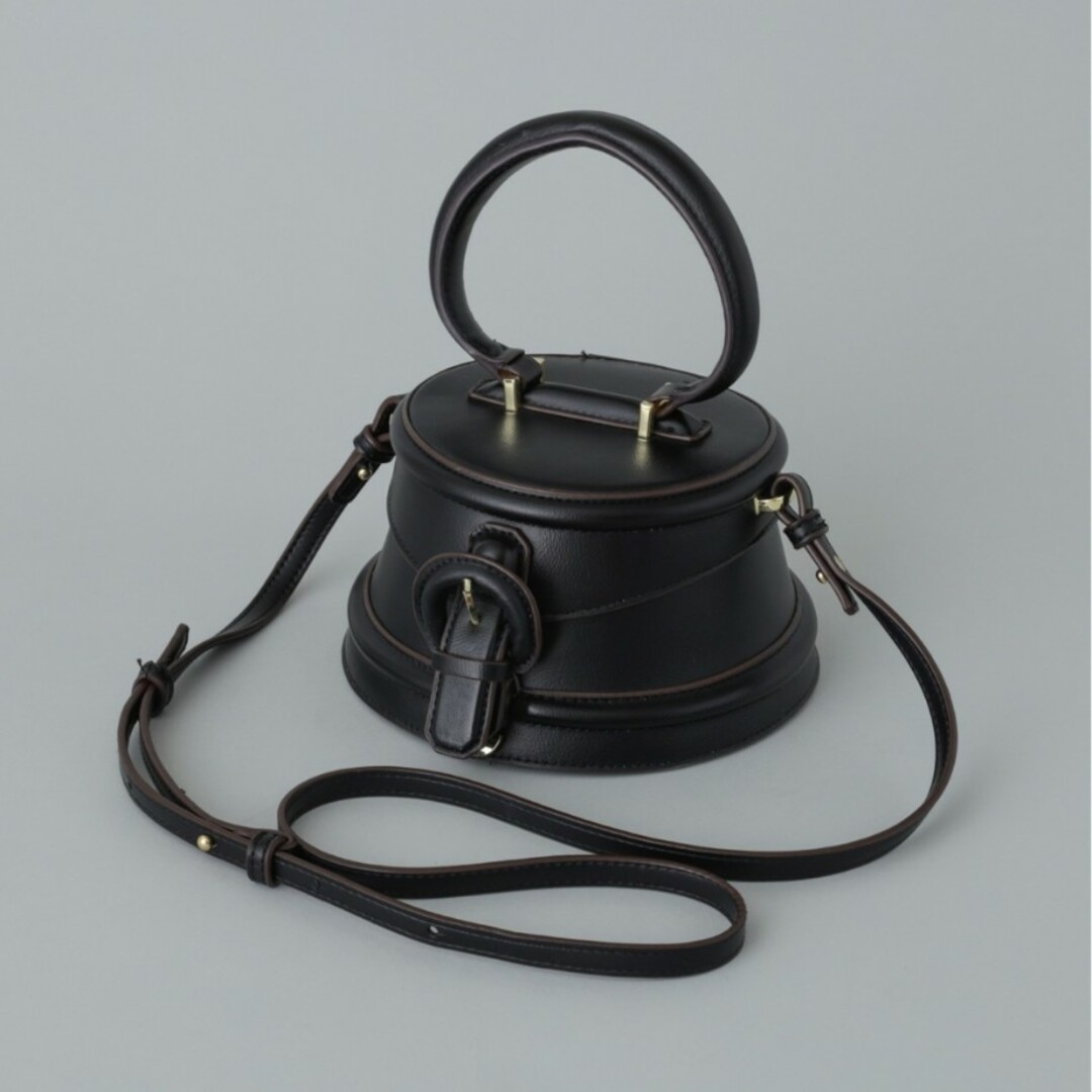 ラウンドレトロボックスバッグ　Olu. レディースのバッグ(ショルダーバッグ)の商品写真