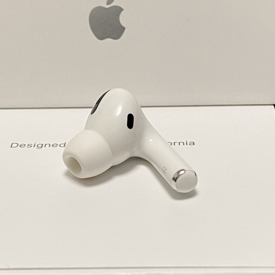 Apple(アップル)の［正規品］AirPods pro 1 第一世代  R アイポーズ　プロ　R 右耳 スマホ/家電/カメラのオーディオ機器(ヘッドフォン/イヤフォン)の商品写真