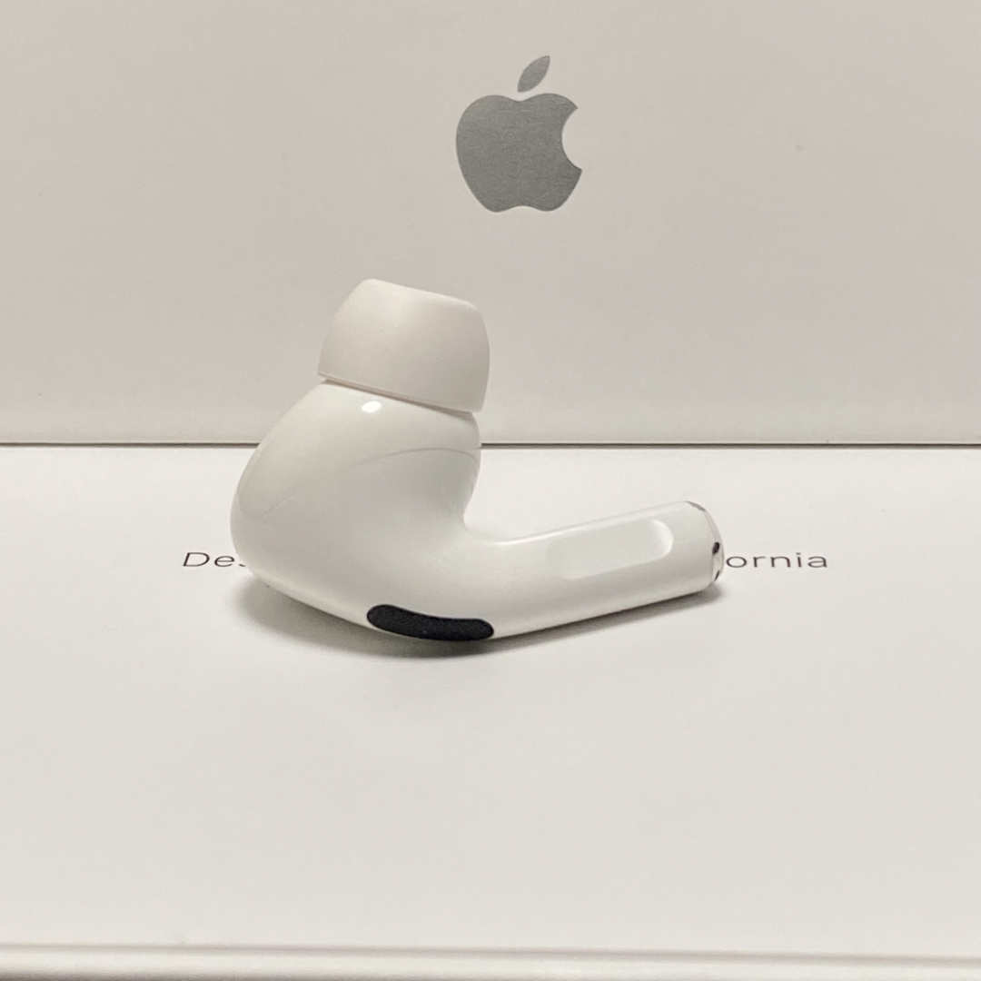 Apple(アップル)の［正規品］AirPods pro 1 第一世代  R アイポーズ　プロ　R 右耳 スマホ/家電/カメラのオーディオ機器(ヘッドフォン/イヤフォン)の商品写真