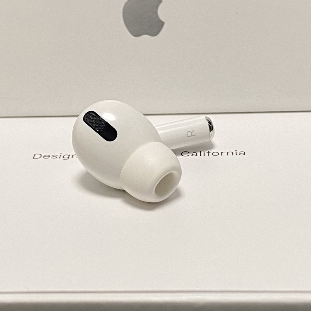 Apple(アップル)の［正規品］AirPods pro 1 第一世代  R アイポーズ　プロ　R 右耳 スマホ/家電/カメラのオーディオ機器(ヘッドフォン/イヤフォン)の商品写真