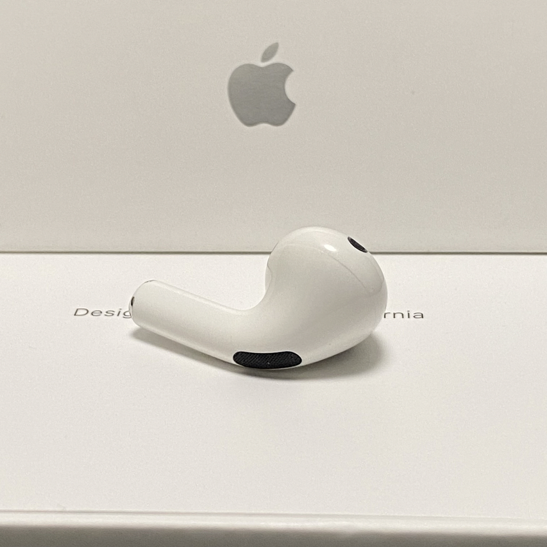 Apple(アップル)の［正規品］AirPods pro 1 第一世代  R アイポーズ　プロ　R 右耳 スマホ/家電/カメラのオーディオ機器(ヘッドフォン/イヤフォン)の商品写真