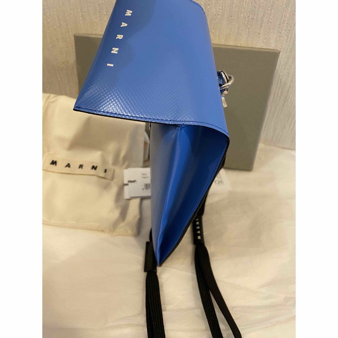 Marni(マルニ)のマルニ MARNI フォンケース PVC ネックポーチ　ブルー　ブラウン レディースのバッグ(ショルダーバッグ)の商品写真