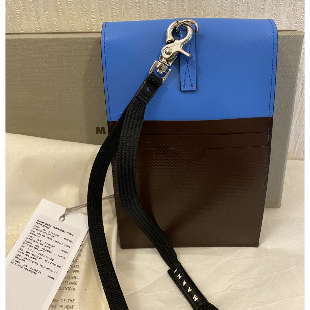 Marni(マルニ)のマルニ MARNI フォンケース PVC ネックポーチ　ブルー　ブラウン レディースのバッグ(ショルダーバッグ)の商品写真