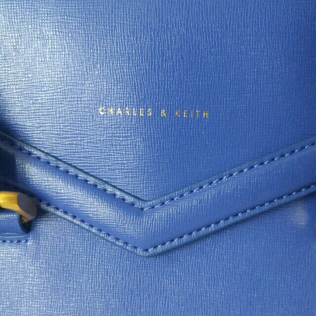 Charles and Keith(チャールズアンドキース)のarikaさま専用！チャールズ&キースハンドバッグ レディースのバッグ(ハンドバッグ)の商品写真