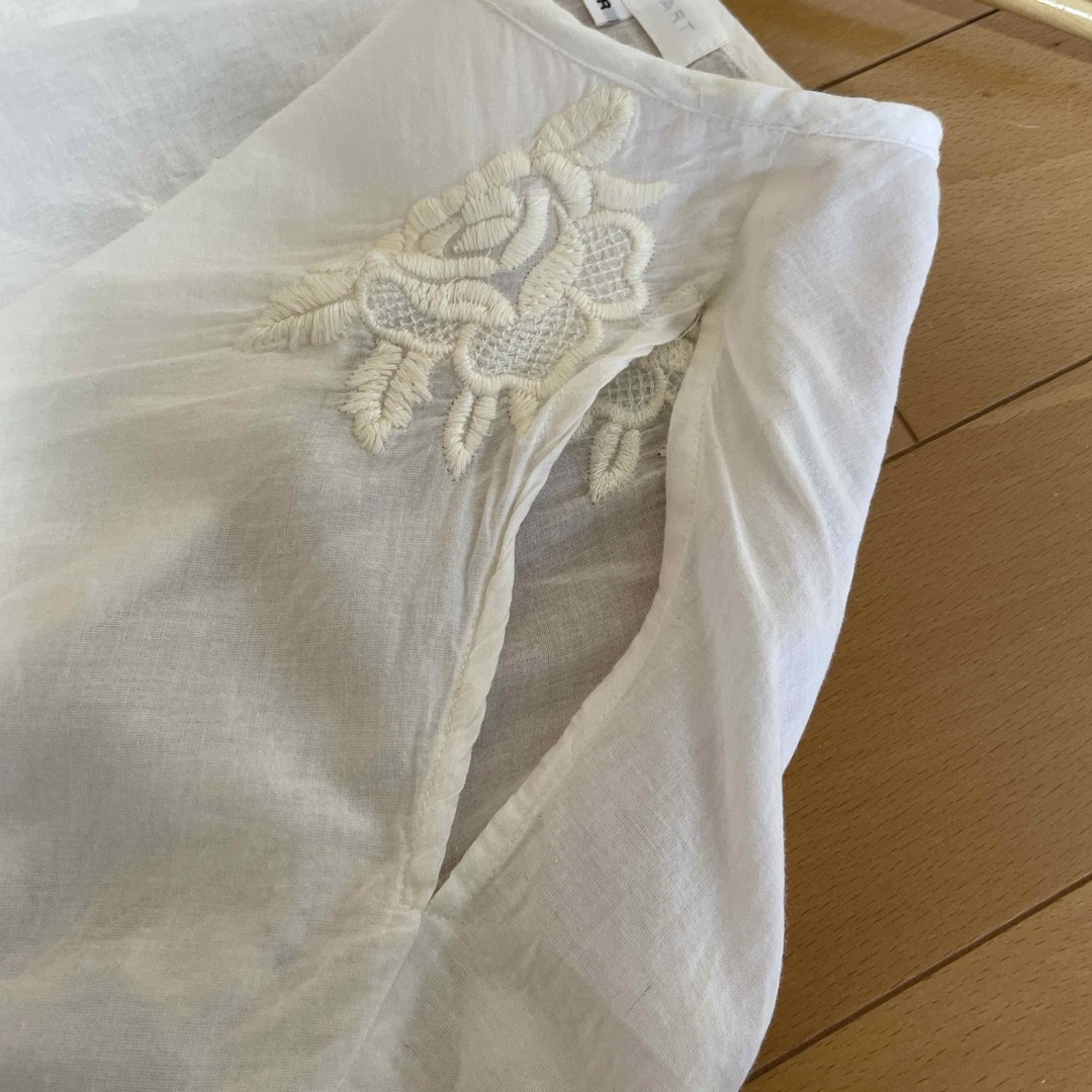 JILLSTUART(ジルスチュアート)の刺繍　半袖シャツ　JILL STURT レディースのトップス(シャツ/ブラウス(半袖/袖なし))の商品写真