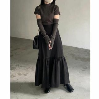 ザラ(ZARA)のnairo ブルームフレアスカート　Mサイズ(ロングスカート)