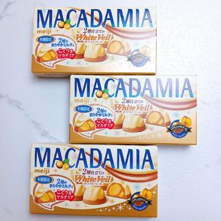 冬季限定 マカダミア 二層仕立てホワイトベール 3箱セットチョコレート 明治(菓子/デザート)