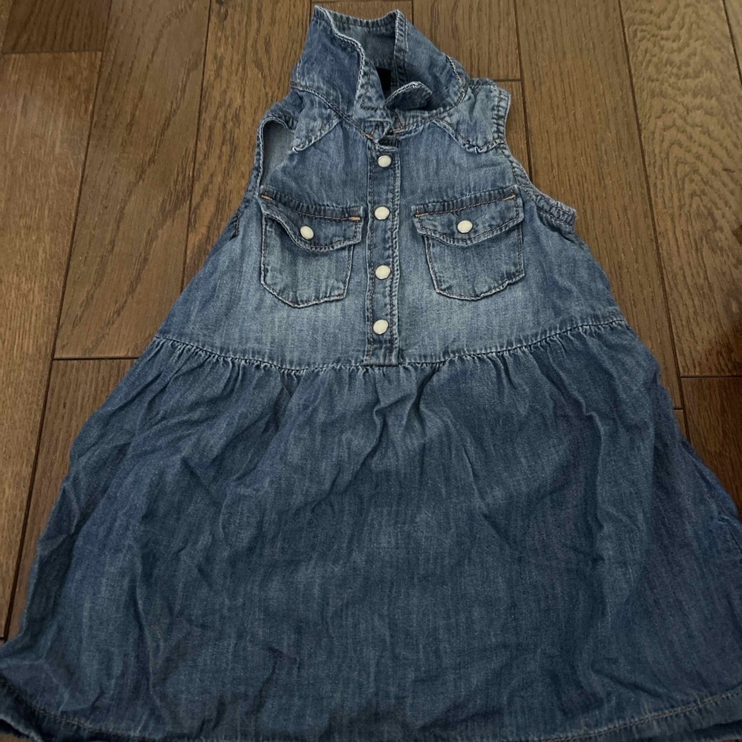 babyGAP(ベビーギャップ)のデニムワンピース キッズ/ベビー/マタニティのキッズ服女の子用(90cm~)(ワンピース)の商品写真