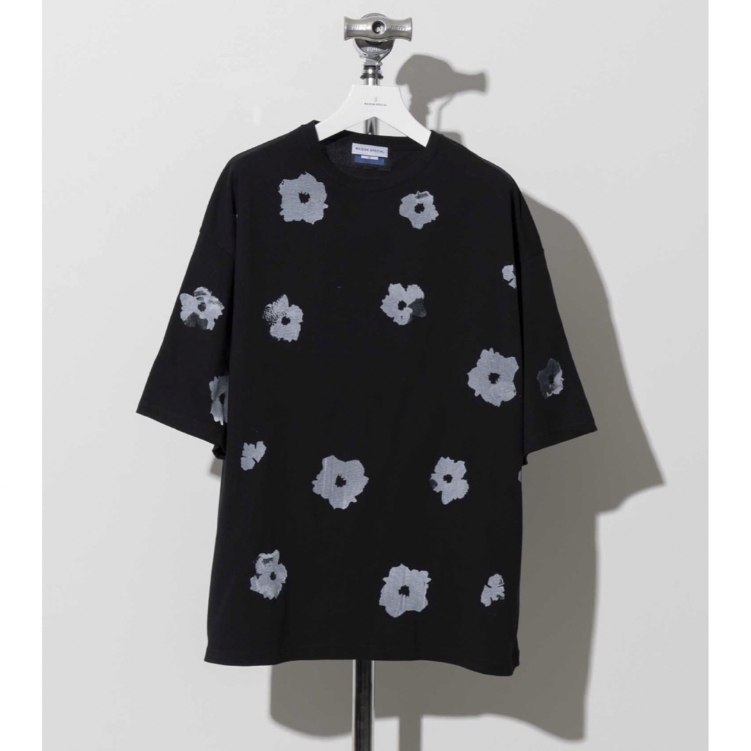 MAISON SPECIAL(メゾンスペシャル)のn-man様専用　メゾンスペシャル　ハンドプリントフラワーTシャツ　ブラック レディースのトップス(Tシャツ(半袖/袖なし))の商品写真
