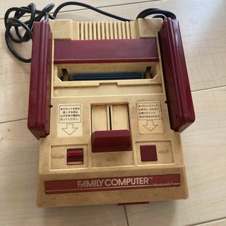 ファミリーコンピュータ(ファミリーコンピュータ)のファミリーコンピュータ本体(家庭用ゲーム機本体)