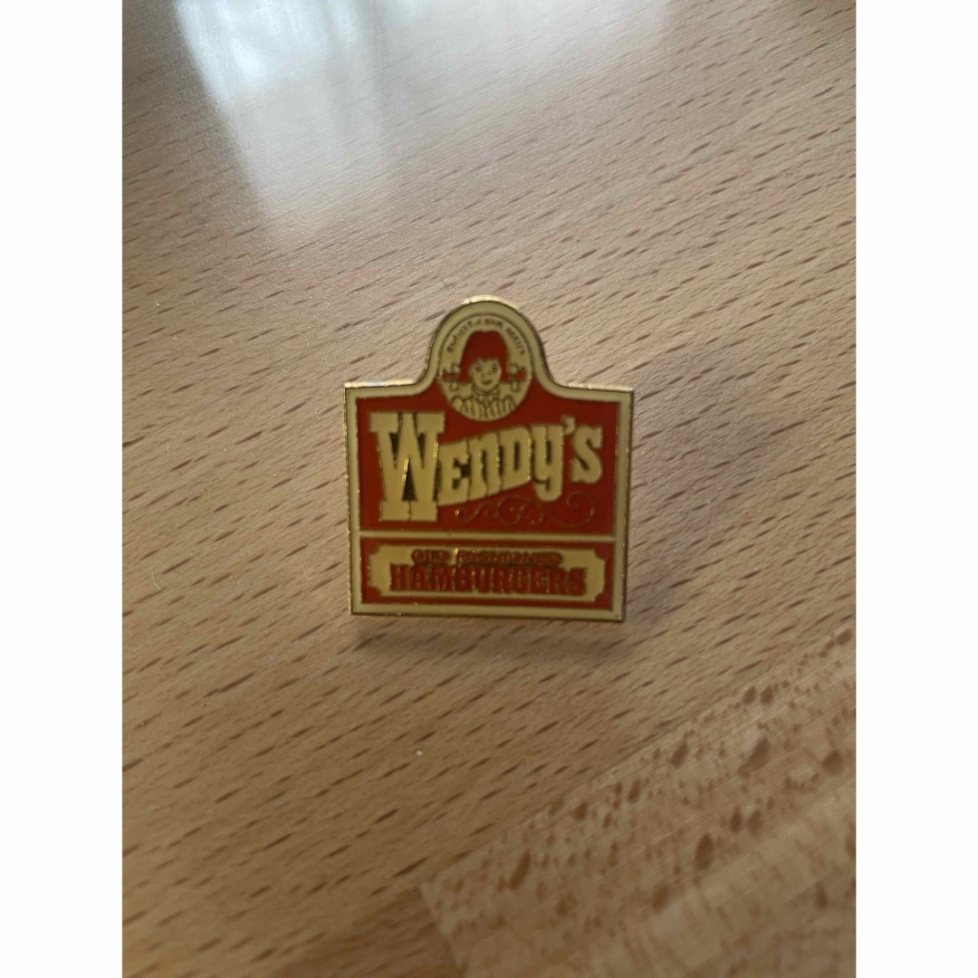 wendy's バッチ エンタメ/ホビーのおもちゃ/ぬいぐるみ(キャラクターグッズ)の商品写真