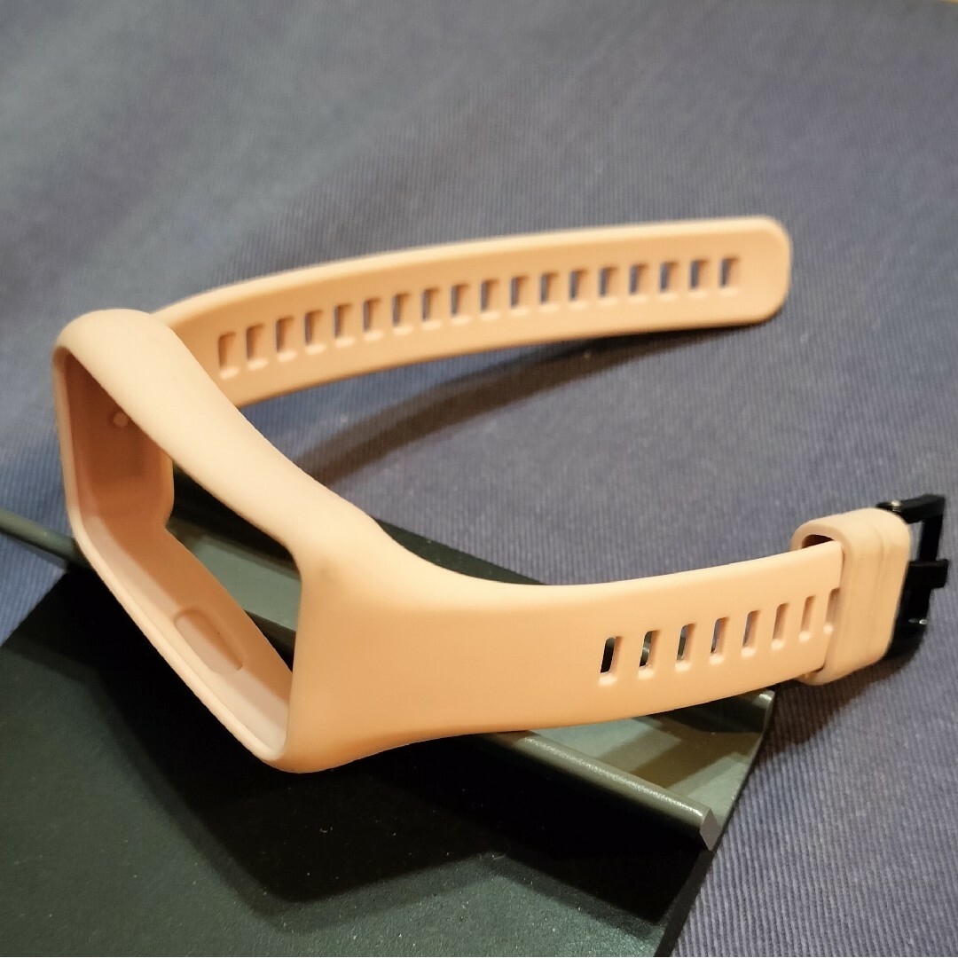 HUAWEI Band 6 スマートウォッチ本体　＆　ピンクのベルト レディースのファッション小物(腕時計)の商品写真