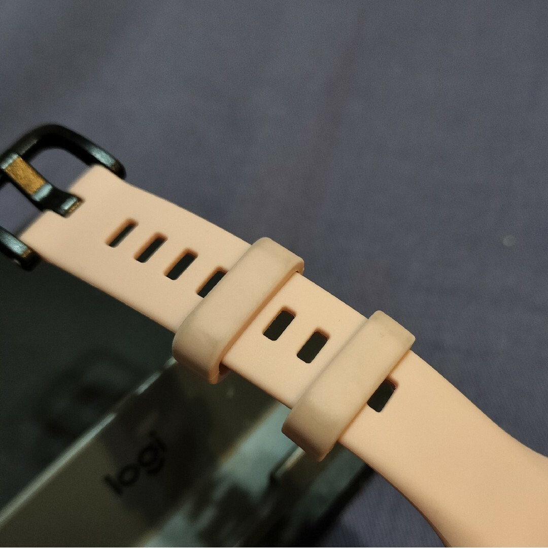 HUAWEI Band 6 スマートウォッチ本体　＆　ピンクのベルト レディースのファッション小物(腕時計)の商品写真