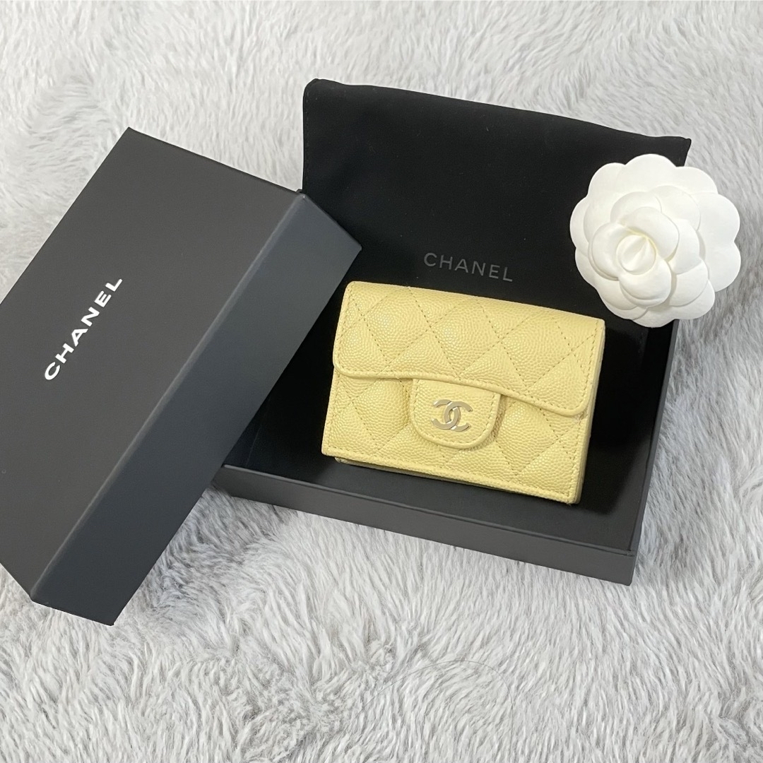 CHANEL(シャネル)のシャネル　スモールフラップウォレット　ミニウォレット　三つ折り財布 レディースのファッション小物(財布)の商品写真