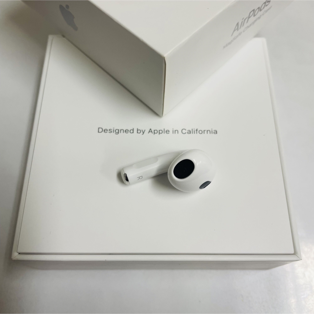 Apple(アップル)のエアーポッズ AirPods 第3世代国内正規品　　右耳　片耳Ｒ スマホ/家電/カメラのオーディオ機器(ヘッドフォン/イヤフォン)の商品写真