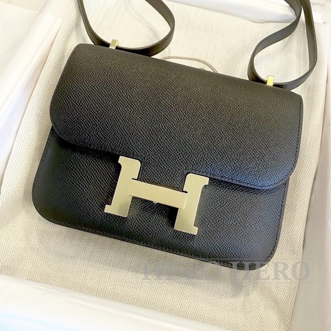 Hermes(エルメス)の新品　エルメス　コンスタンスミニ　ノワール・ブラック　ゴールド金具　ミラー付き レディースのバッグ(ショルダーバッグ)の商品写真