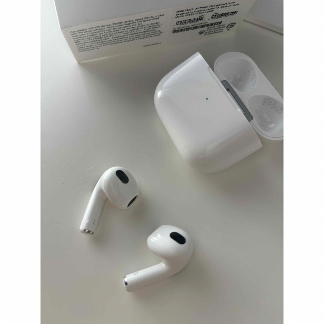 Apple(アップル)のAirPods（第3世代）マイク対応  /Bluetooth /ノイキャン非対応 スマホ/家電/カメラのオーディオ機器(ヘッドフォン/イヤフォン)の商品写真