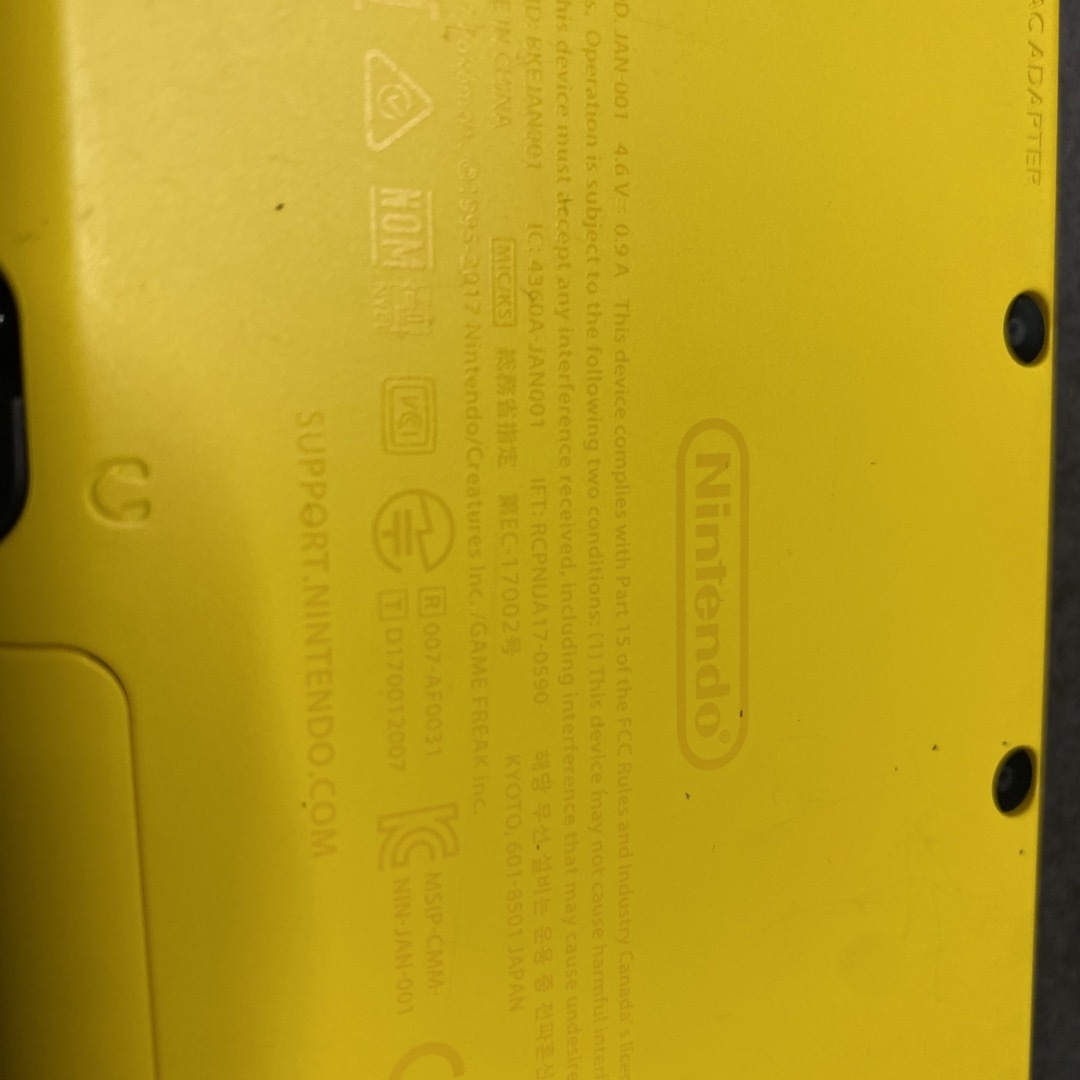 Nintendo　newニンテンドー2DSLL ピカチュウエディション エンタメ/ホビーのゲームソフト/ゲーム機本体(携帯用ゲーム機本体)の商品写真