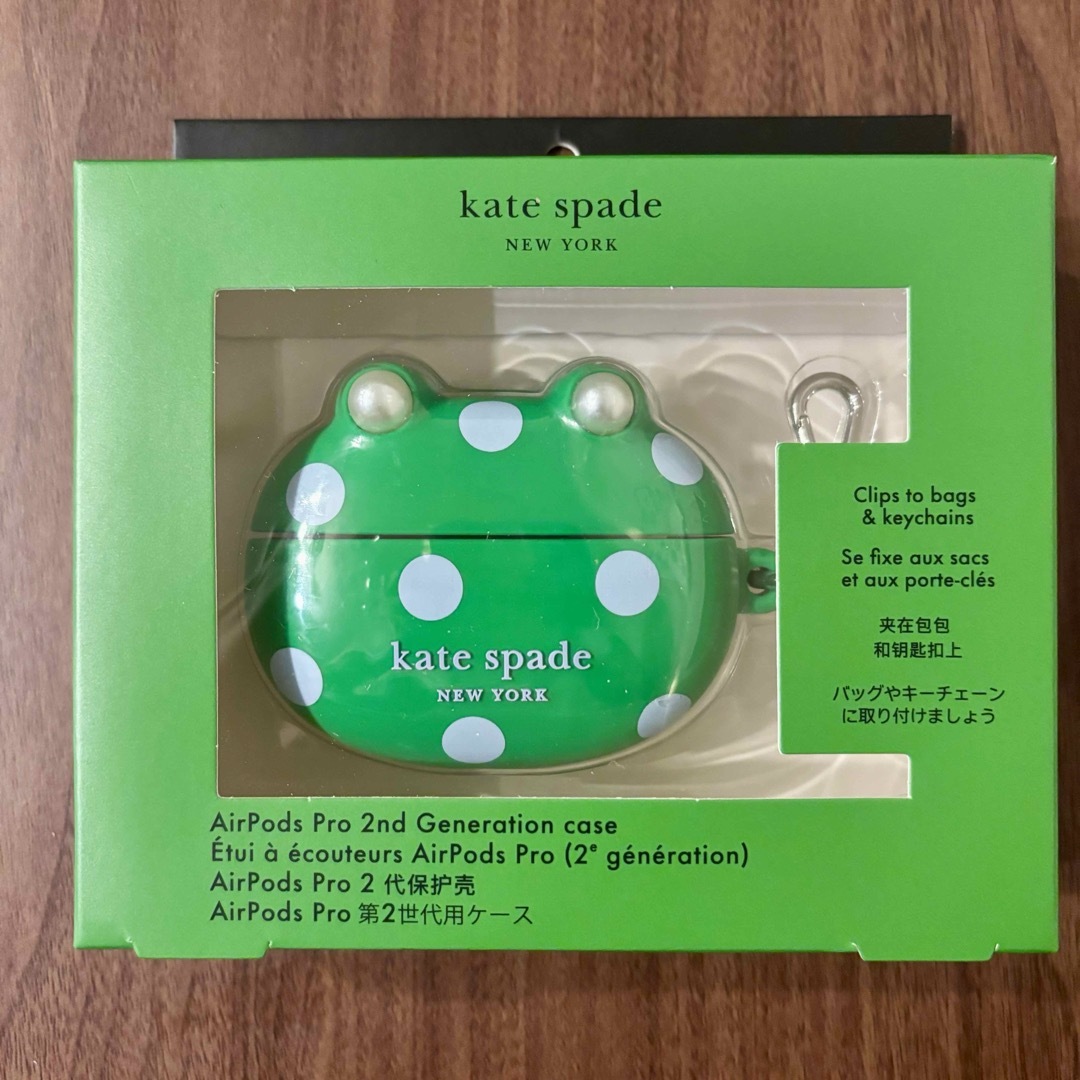 kate spade new york(ケイトスペードニューヨーク)の【kate spade】AirPods Pro ケース ♪ カエルさん♪ スマホ/家電/カメラのスマホアクセサリー(モバイルケース/カバー)の商品写真