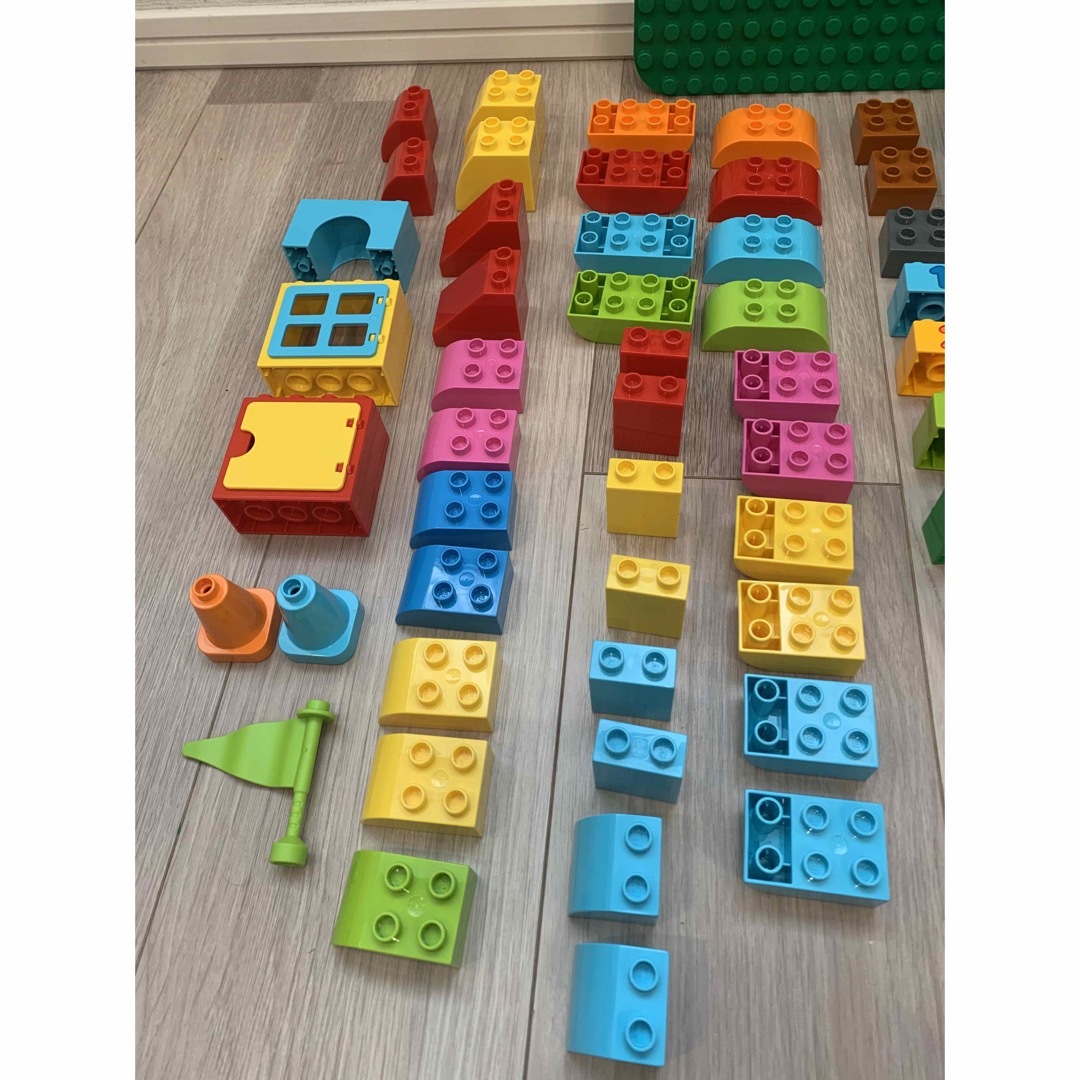 レゴ　デュプロ　LEGO duplo 基礎板付き キッズ/ベビー/マタニティのおもちゃ(積み木/ブロック)の商品写真