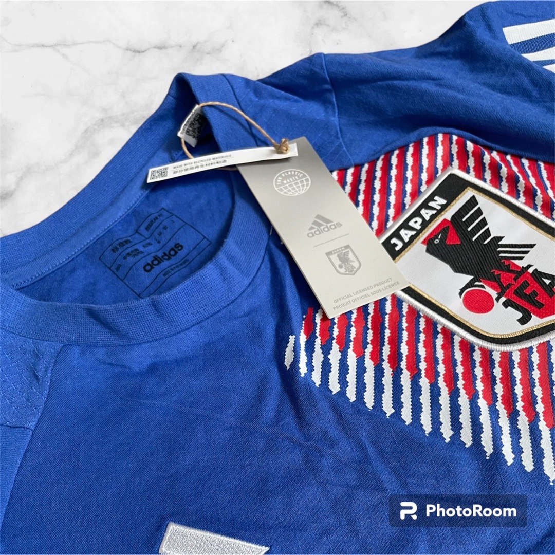 adidas(アディダス)のadidas サッカー日本代表 2022 トラベル Tシャツ M Mサイズ スポーツ/アウトドアのサッカー/フットサル(ウェア)の商品写真