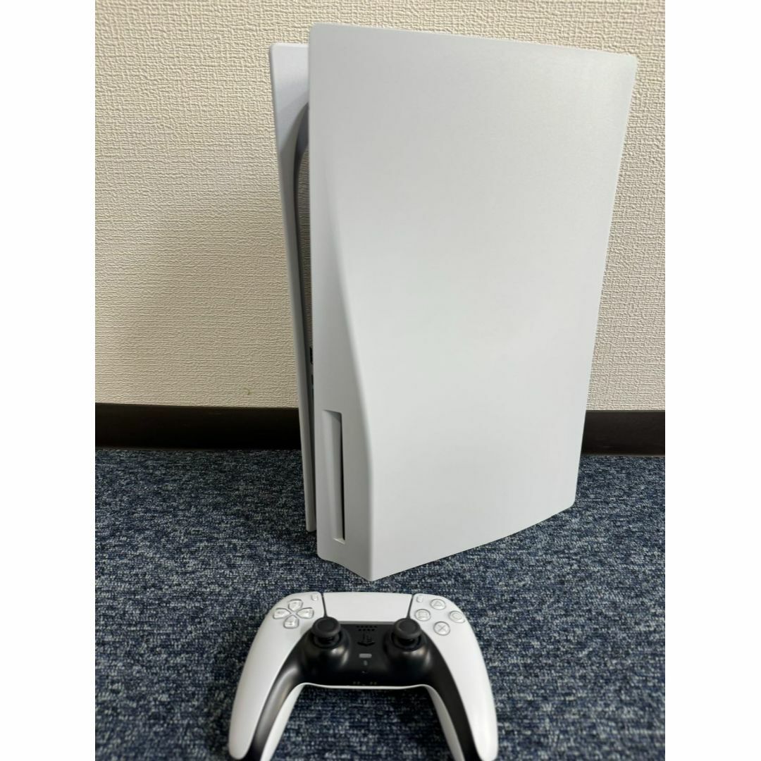 SONY(ソニー)の美品 PlayStation5 CFI-1100A 01 エンタメ/ホビーのゲームソフト/ゲーム機本体(家庭用ゲーム機本体)の商品写真
