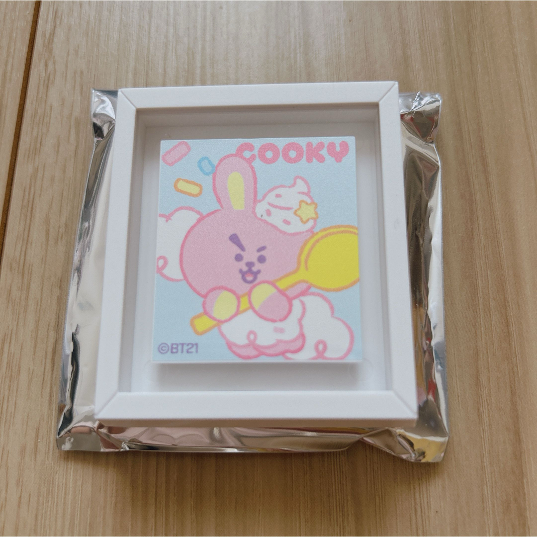 BT21(ビーティーイシビル)の新品！BT21＊on the cloud マグネット&キーホルダー COOKY エンタメ/ホビーのおもちゃ/ぬいぐるみ(キャラクターグッズ)の商品写真