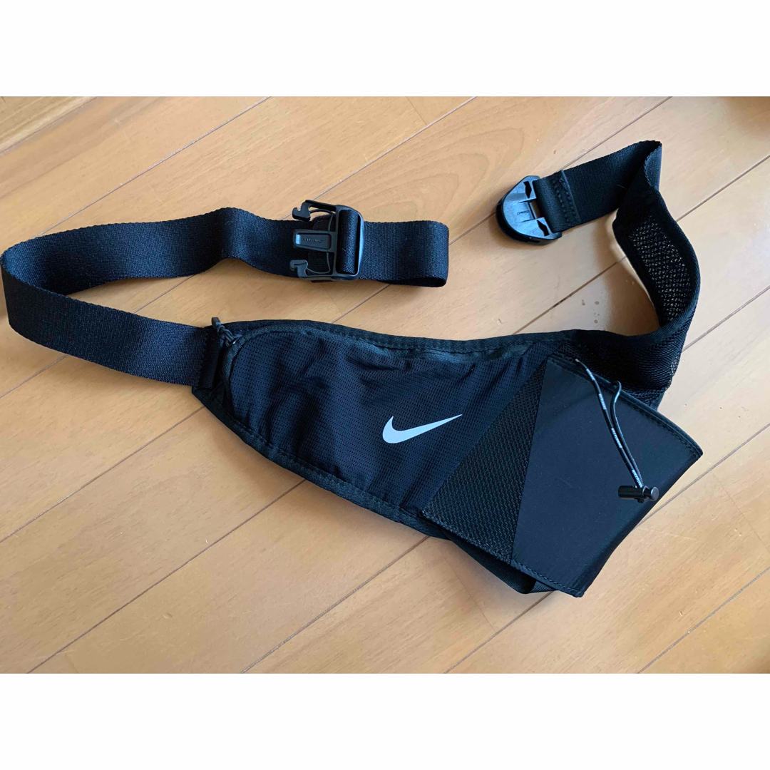 NIKE(ナイキ)の新品　NIKE ランニングポーチ　ボトルベルト スポーツ/アウトドアのランニング(その他)の商品写真