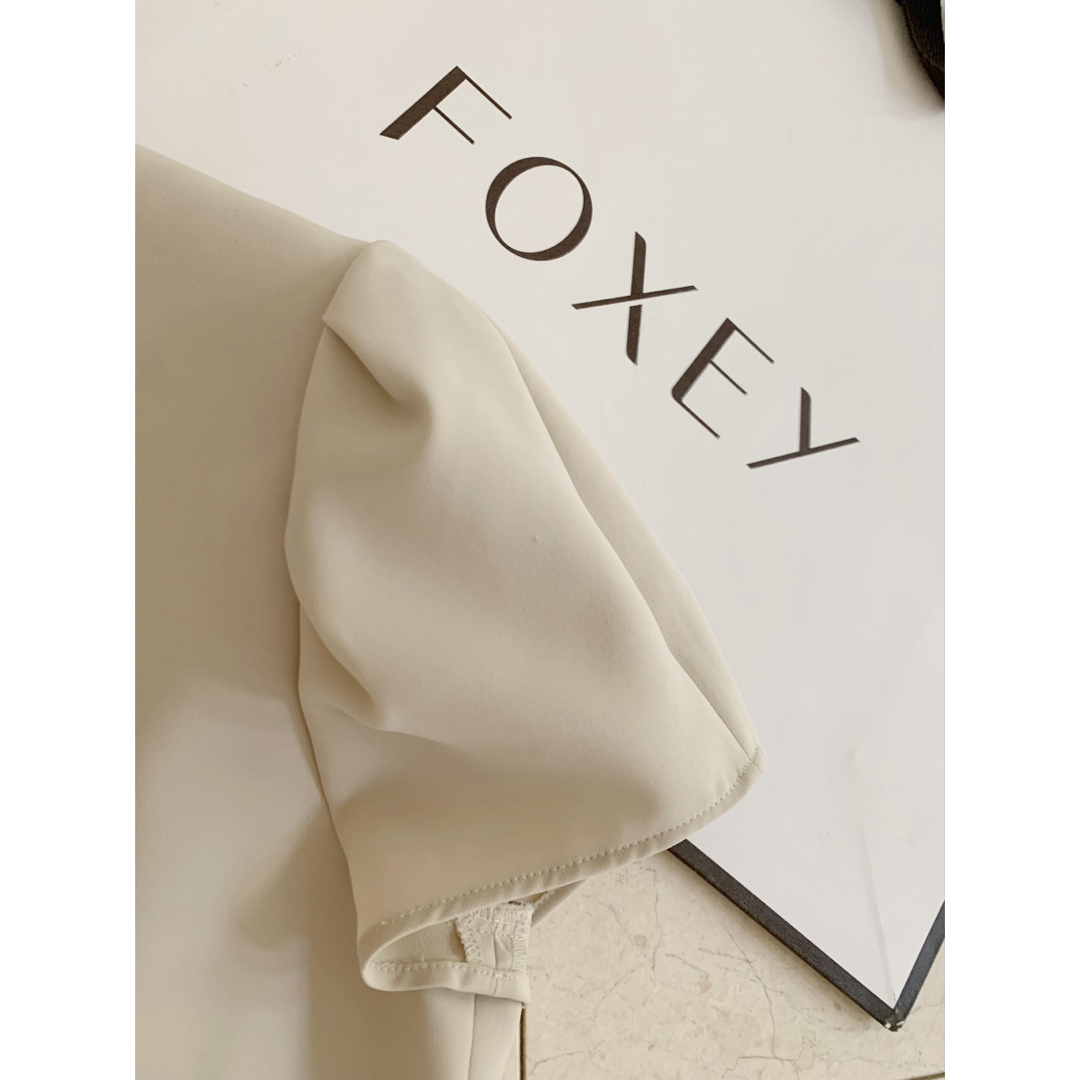 FOXEY(フォクシー)のFOXEY パフスリーブ ワンピース レディースのワンピース(ひざ丈ワンピース)の商品写真