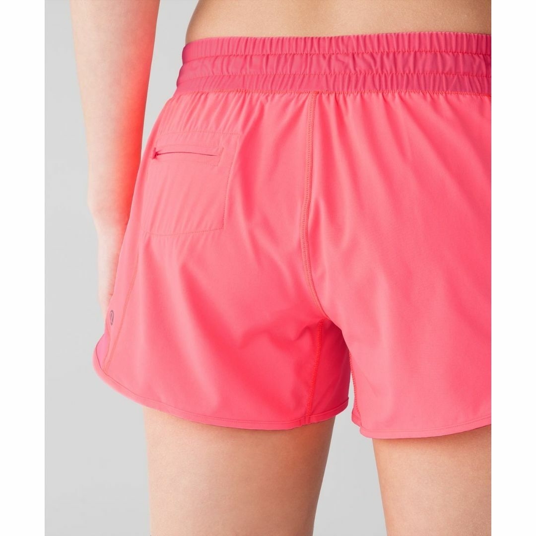 lululemon(ルルレモン)のルルレモン Lululemon Hotty Hot Short Long 8 レディースのパンツ(ショートパンツ)の商品写真