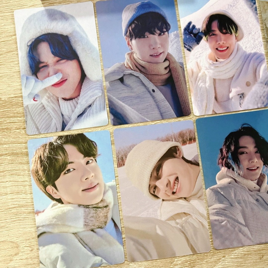 BTS winter package 2021 トレカ 8枚セット ケース付き エンタメ/ホビーのタレントグッズ(アイドルグッズ)の商品写真