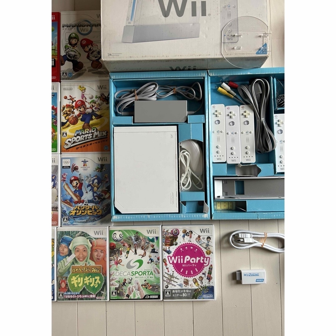 Wii(ウィー)のWii 本体 ハンドル セット マリオカートなどソフト10本おまけあり エンタメ/ホビーのゲームソフト/ゲーム機本体(家庭用ゲーム機本体)の商品写真