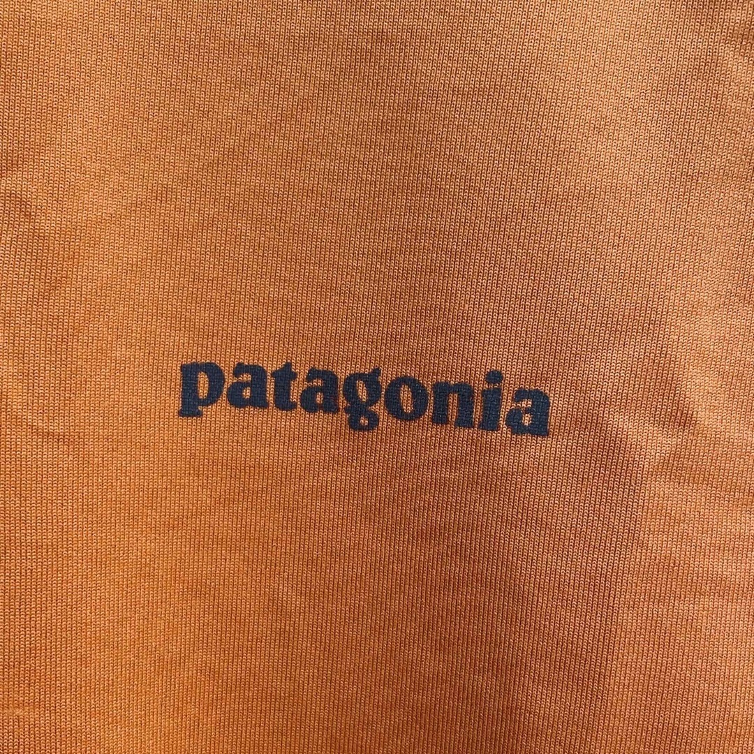 patagonia(パタゴニア)ののびのび太様専用 PATAGONIA パタゴニア　速乾性ランニングTシャツ スポーツ/アウトドアのランニング(ウェア)の商品写真