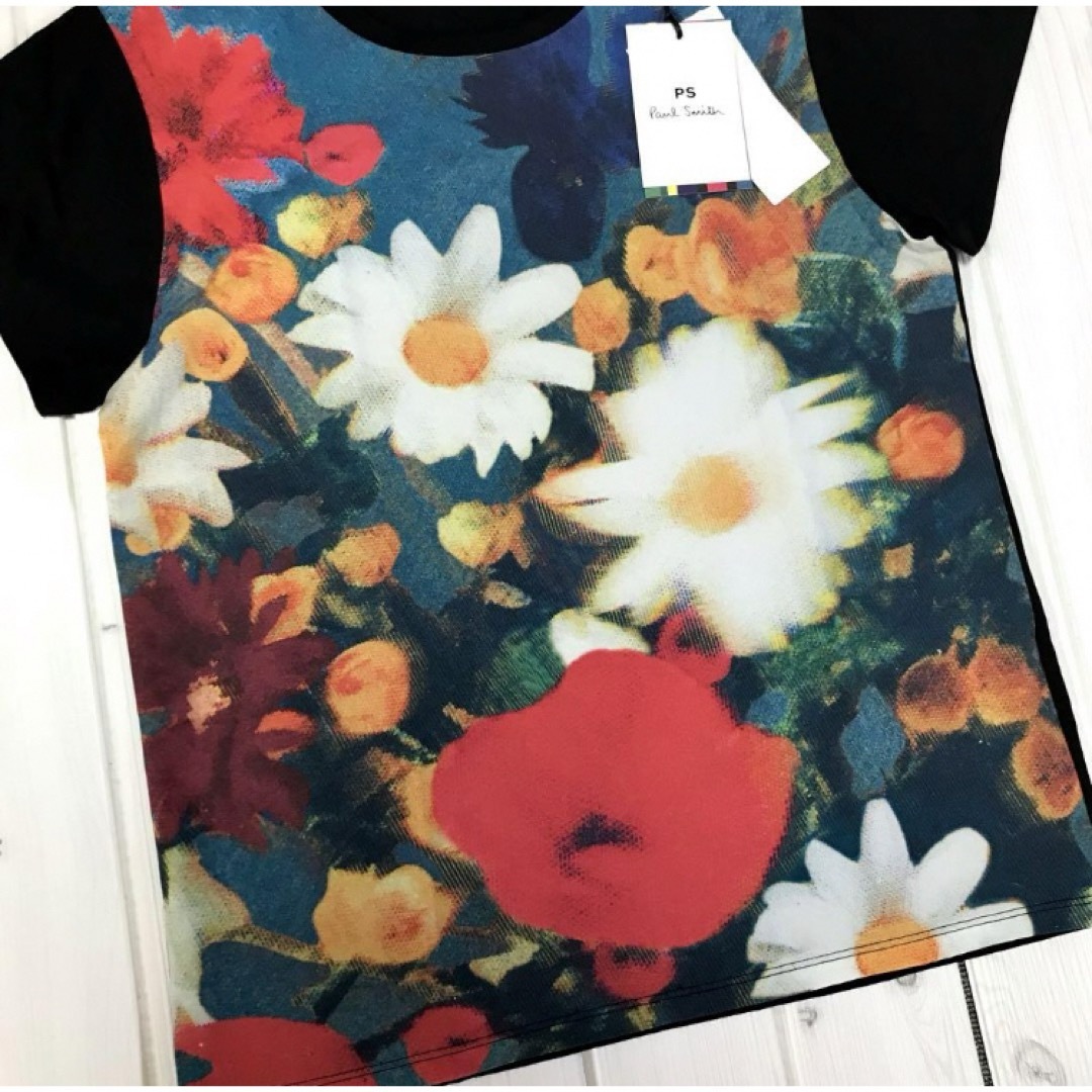 Paul Smith(ポールスミス)の新品タグ付　PaulSmth  アートTシャツ　フラワープリント　M レディースのトップス(Tシャツ(半袖/袖なし))の商品写真