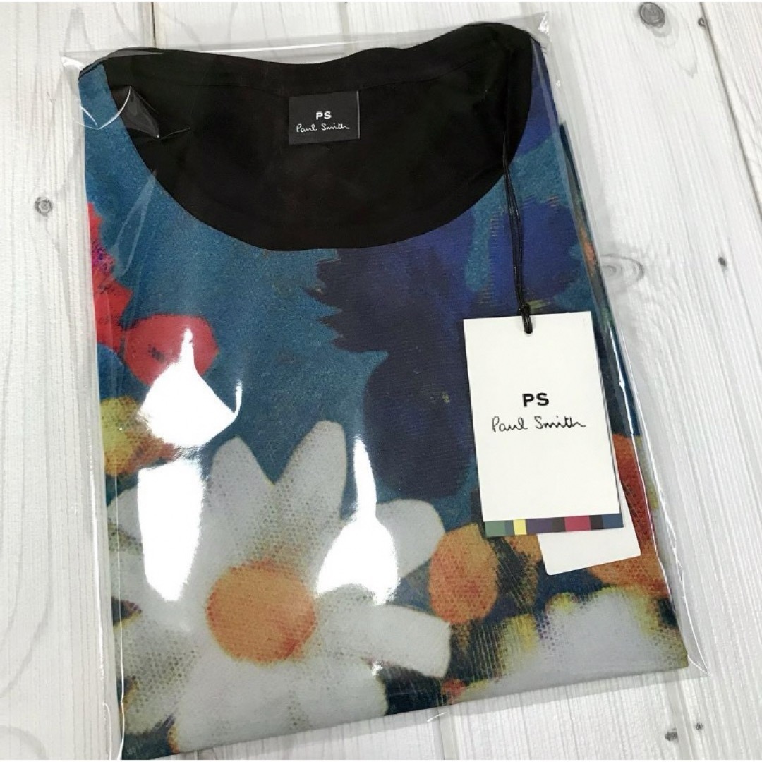 Paul Smith(ポールスミス)の新品タグ付　PaulSmth  アートTシャツ　フラワープリント　M レディースのトップス(Tシャツ(半袖/袖なし))の商品写真