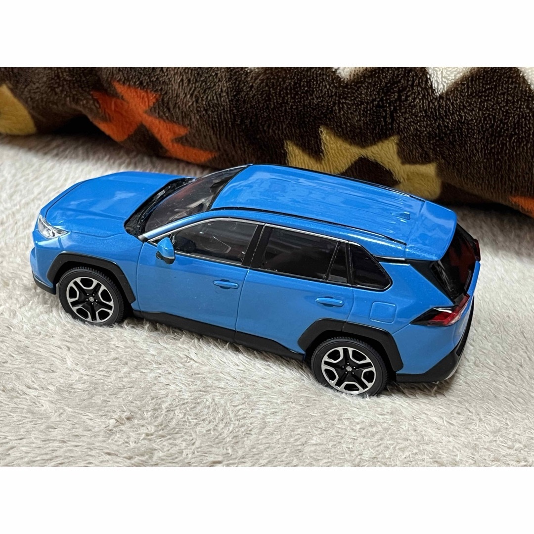 トヨタ(トヨタ)のTOYOTA トヨタ RAV4 1/30 カラーサンプル シアンメタリック エンタメ/ホビーのおもちゃ/ぬいぐるみ(ミニカー)の商品写真