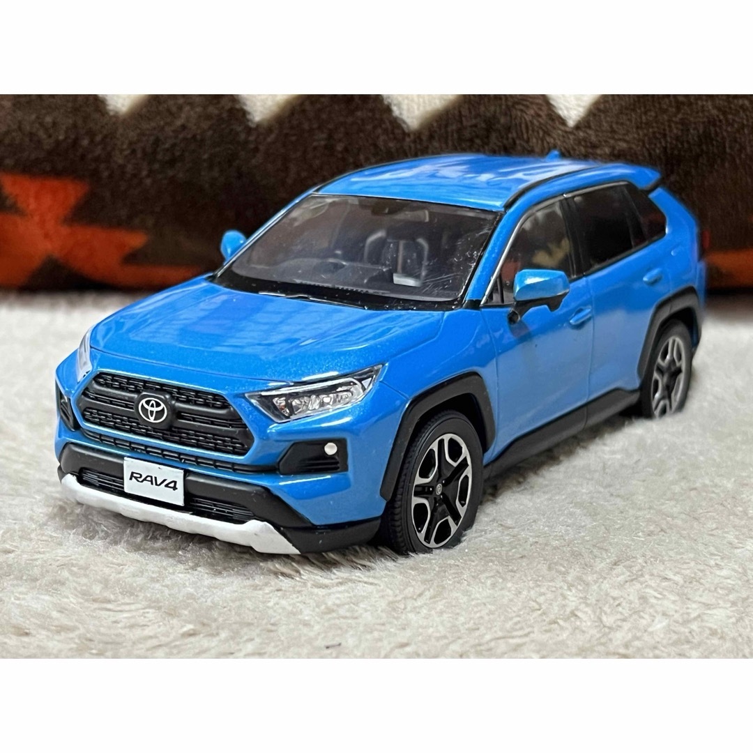 トヨタ(トヨタ)のTOYOTA トヨタ RAV4 1/30 カラーサンプル シアンメタリック エンタメ/ホビーのおもちゃ/ぬいぐるみ(ミニカー)の商品写真