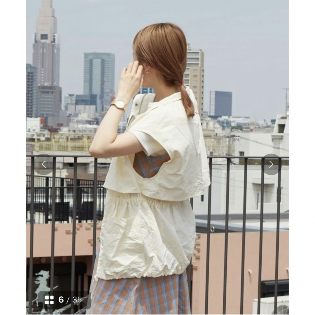 w closet(ダブルクローゼット)の新品 未使用《w closet》ナイロンハイネックベスト アイボリー フリー レディースのトップス(ベスト/ジレ)の商品写真