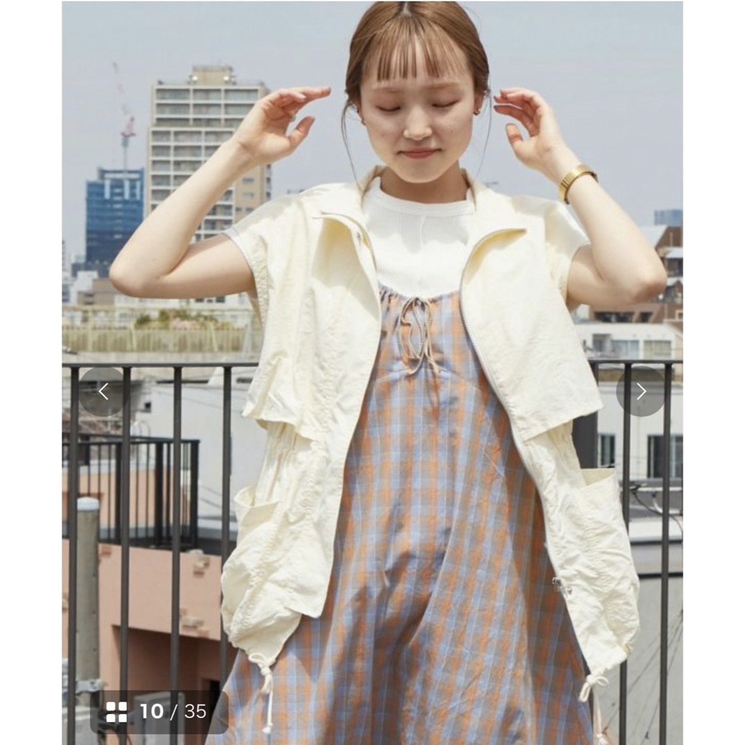 w closet(ダブルクローゼット)の新品 未使用《w closet》ナイロンハイネックベスト アイボリー フリー レディースのトップス(ベスト/ジレ)の商品写真