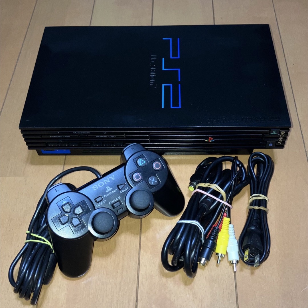 PlayStation2(プレイステーション2)のPS2 SCPH-39000RC ブラック本体セット エンタメ/ホビーのゲームソフト/ゲーム機本体(家庭用ゲーム機本体)の商品写真